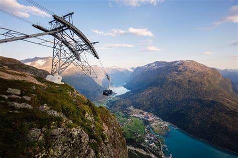 Hoven i Loen – en spektakulær opplevelse i Nordfjord - Små reisehistorier