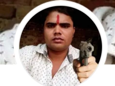 Photo With Weapon On Social Media सोशल मीडिया पर हथियार के साथ फोटो