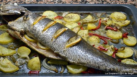 Receta F Cil De Corvina Al Horno Con Patatas Cebolla Y Tomate Tras