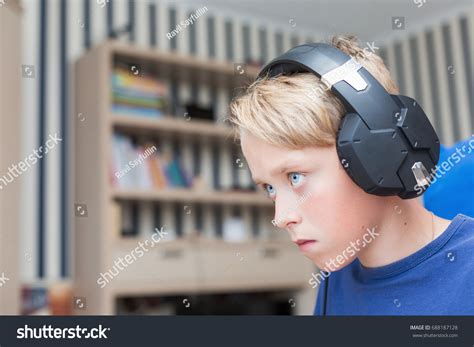 15268 Kids Playing Computer Games School Images Stock Photos