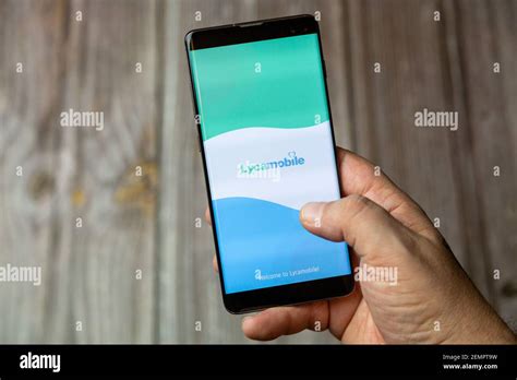 Lyca Mobile App Hi Res Stock Photography And Images Alamy