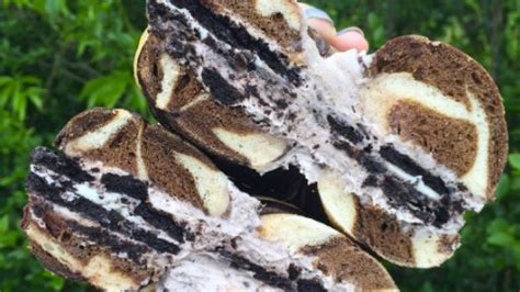 The Oreo bagel is a thing and people are losing their damn minds - HelloGigglesHelloGiggles