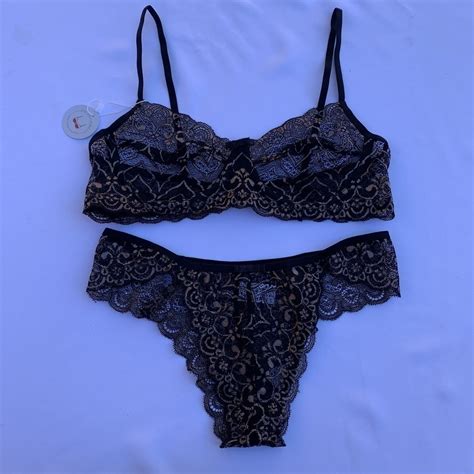 Conjunto de Lingerie em Renda Preta Sutiã Aro