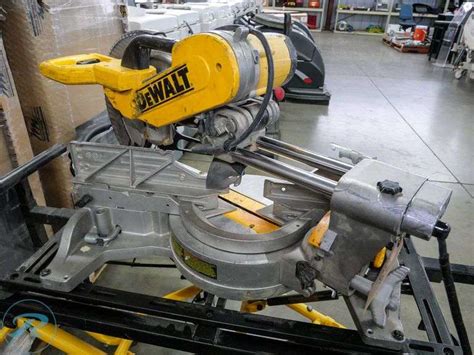 Dewalt Dw718 12 Double Bevel Compound Sliding Miter Saw With Rolling