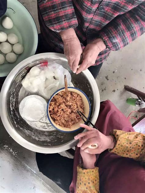 舌尖的美味，团圆的味道，一口糯香的团子，春节就在眼前了！ 宜人出品