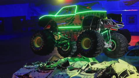 Espectáculo Hot Wheels Monster Trucks Glow Party En Madrid Fotos