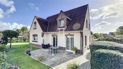 À vendre Maison individuelle 5 pièces de 157 m2 avec jardin et