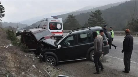 Bolu Mudurnu yolunda iki araç kafa kafaya çarpıştı Bolu Gündem