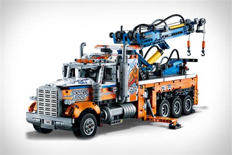 LEGO Heavy Duty Tow Truck | Uncrate