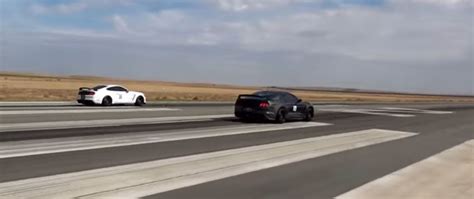 Shelby GT350R vs. Shelby GT350R Drag Race Brings the Sound of America ...