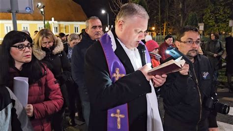 U Orahovici upaljena prva adventska svijeća YouTube