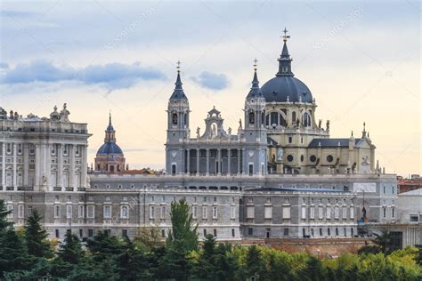 Almudena Cathedral, Madrid, Spain — Stock Photo © Bertl123 #18401997