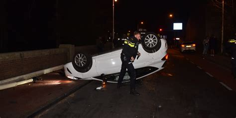 Auto Slaat Over De Kop Op Rijnzichtbrug Sleutelstad