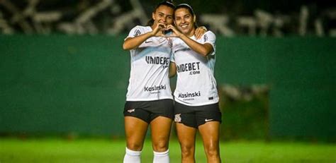 Corinthians mantém invencibilidade e liderança no Brasileiro Feminino