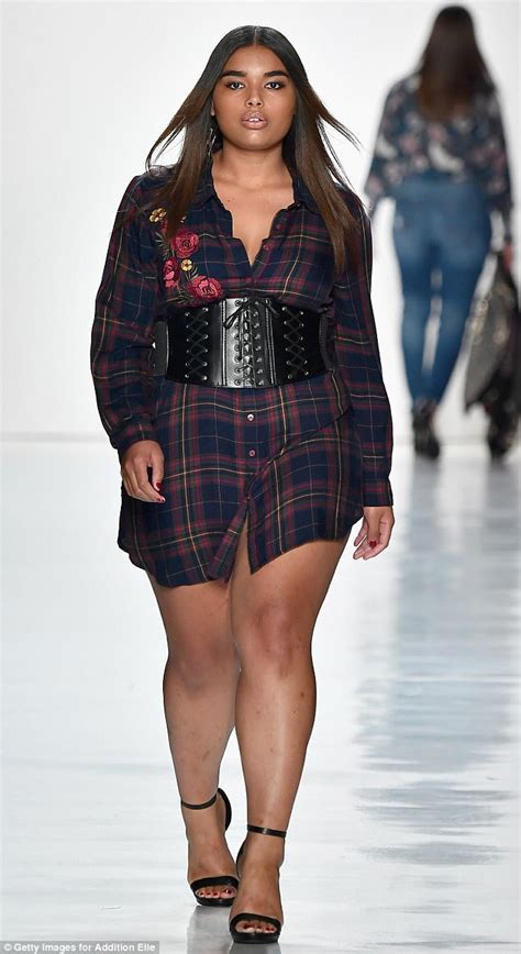 Ashley Graham Takes Addition Elle Runway At Nyfw Daily Mail Online