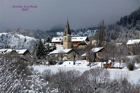 Photo à Saint Jean Saint Nicolas 05260 Le Village Sous La Neige