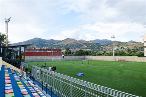 S Teresa Di Riva Allo Stadio Si Gioca Solo A Perdere Passo