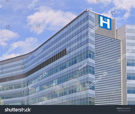 42605 Hospital Exterior Images Stock Photos And Vectors Shutterstock