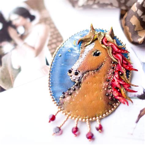 Нет описания фото. | Brooch, Leather