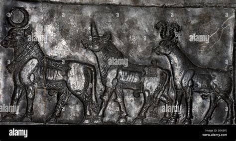 Black obelisk nimrud hi-res stock photography and images - Alamy