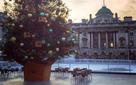 English Christmas traditions and how to celebrate them in London