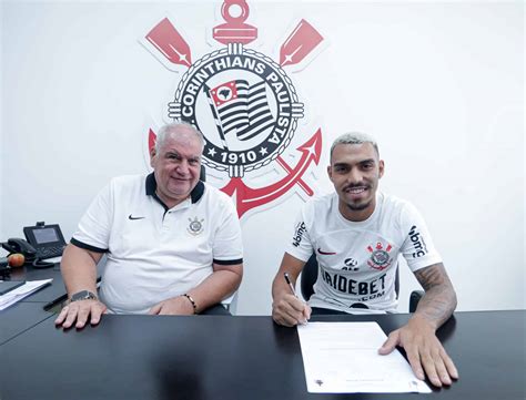 Corinthians oficializa as contratações de Matheuzinho Igor Coronado e