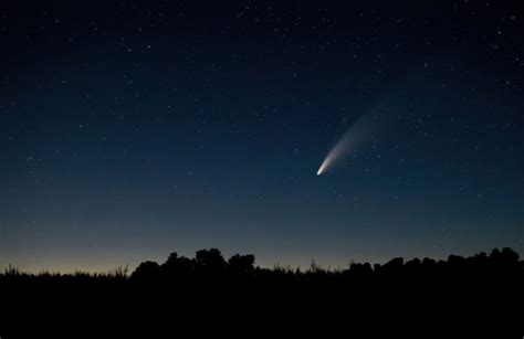 Una luminosa cometa sta attraversando la Terra Può essere vista a