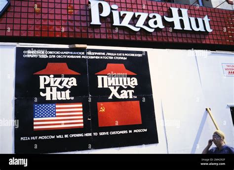 Pizza hut signs Banque de photographies et dimages à haute résolution