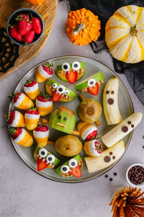 Halloween Fruit Tray - Easy Peasy Meals