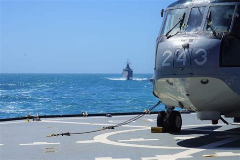 Los Helic Pteros Sea King Ya Se Encuentran A Bordo Del Rompehielos Ara