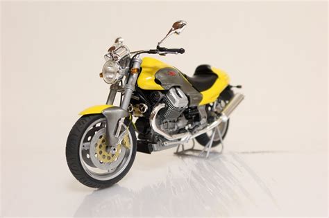 V Tamiya Moto Guzzi V Chentauro