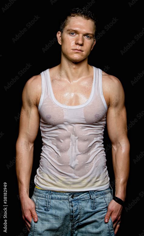 Muscular Young Sexy Man In The White Wet T Shirt Stock 写真 Adobe Stock