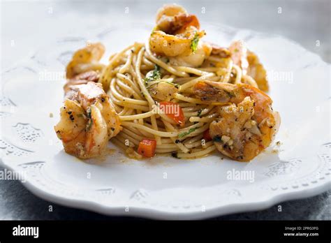 Italian Spicy Garlic Shrimp Pasta Stock Photo Alamy