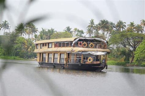 Kumarakom Houseboat in the beauty of Kuttanad | Houseboat | Kottappuram ...