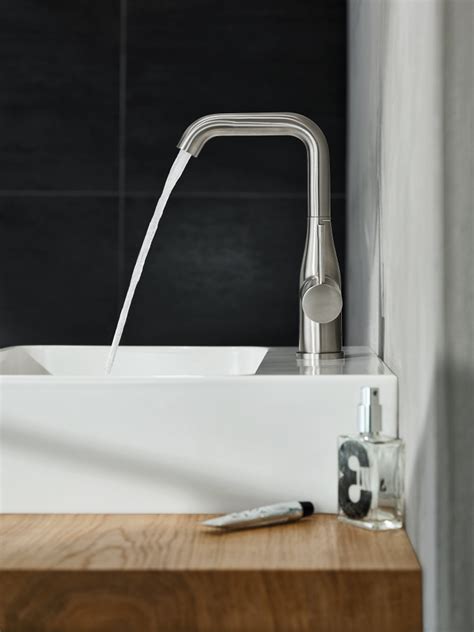 Essence Mitigeur Lavabo Mural 2 Trous Taille M GROHE