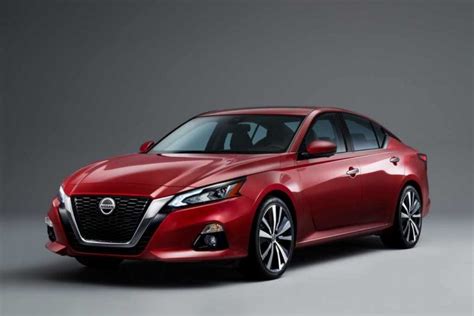 Nissan Altima Gets Refreshed Face And Added Features