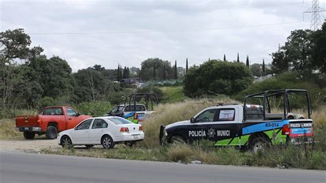 Encuentran Cad Ver Embolsado En Lomas Santa Catarina Puebla Ambas Manos