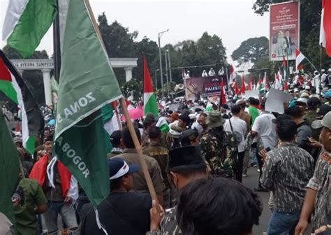 Ratusan Masa Lakukan Aksi Demo Bela Palestina Di Tugu Kujang Kota Bogor