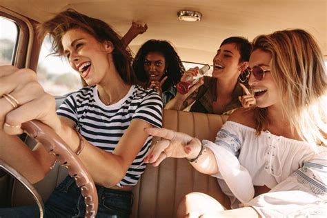 15 músicas para cantar no carro e animar a sua road trip