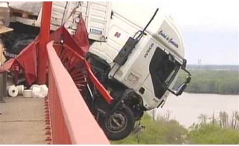 Caos En El Puente Z Rate Brazo Largo Por Un Cami N Que Volc Y Qued