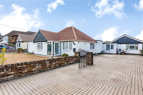 Swan Lane Wickford Essex Ss11 3 Bedroom Detached Bungalow For Sale