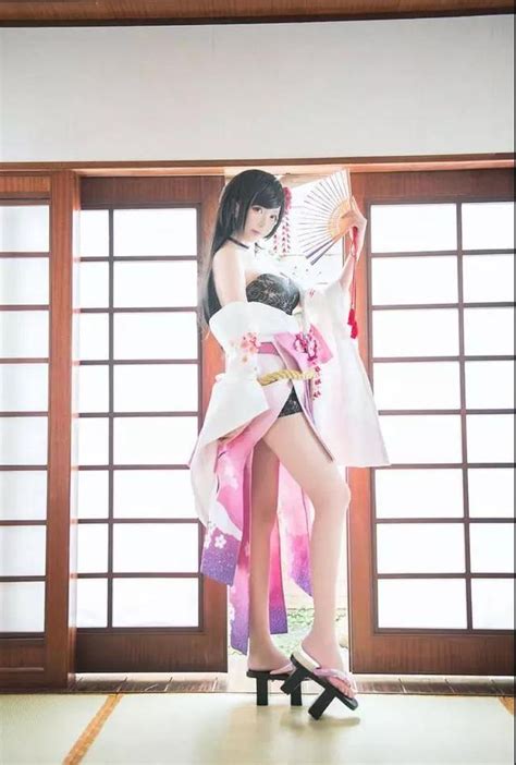 腿长1米8，镇魔曲手游美少女夜樱古风cosplay摄影 每日头条