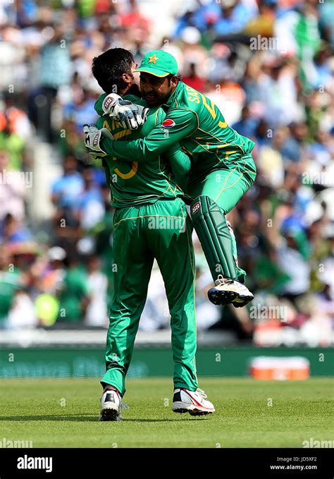 Pakistans Muhammad Amir Celebrates The Wicket Of Indias Virat Kohli During The Icc Champions