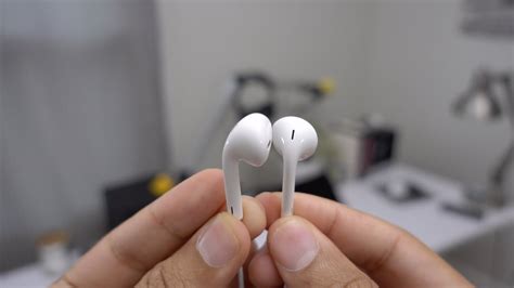 Iphone 7 Lightning Earpods Vs 3 5mm Earpods Youtube