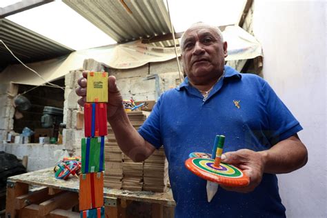 Juguetes De Madera En San Antonio La Isla Una Tradici N En Riesgo