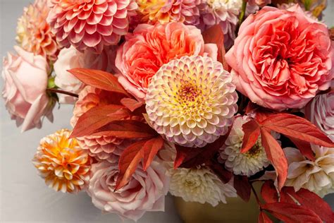 17 Gorgeous Fall Flower Arrangements And Bouquets Thatll Dress Up Your