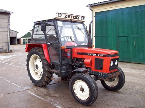 Tractor Zetor 7711