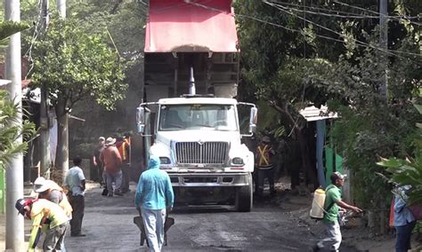 Avanza la construcción de 11 cuadras de calles en el barrio Tierra