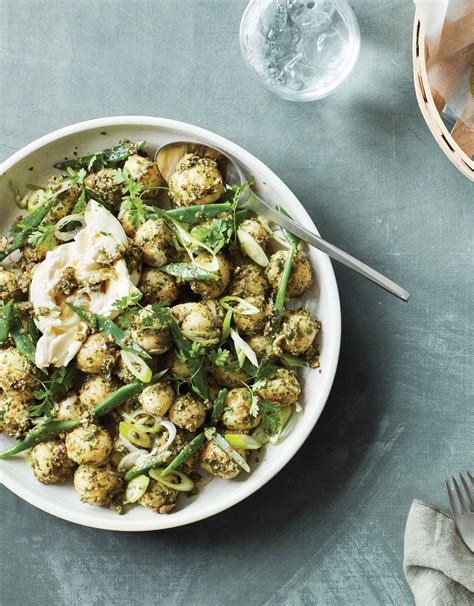 Italiensk Kartoffelsalat Med Burrata Og Salsa Verde Opskrift