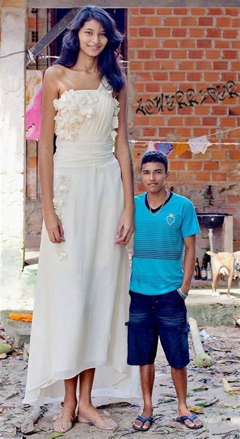 Pin by Carlos José on OS MAIS ALTOS | Tall women, Tall girl, Curvy girl ...